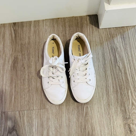 TOMS Women’s size 7 White Leather Lace Up Sneakers - Picture 5 of 9
